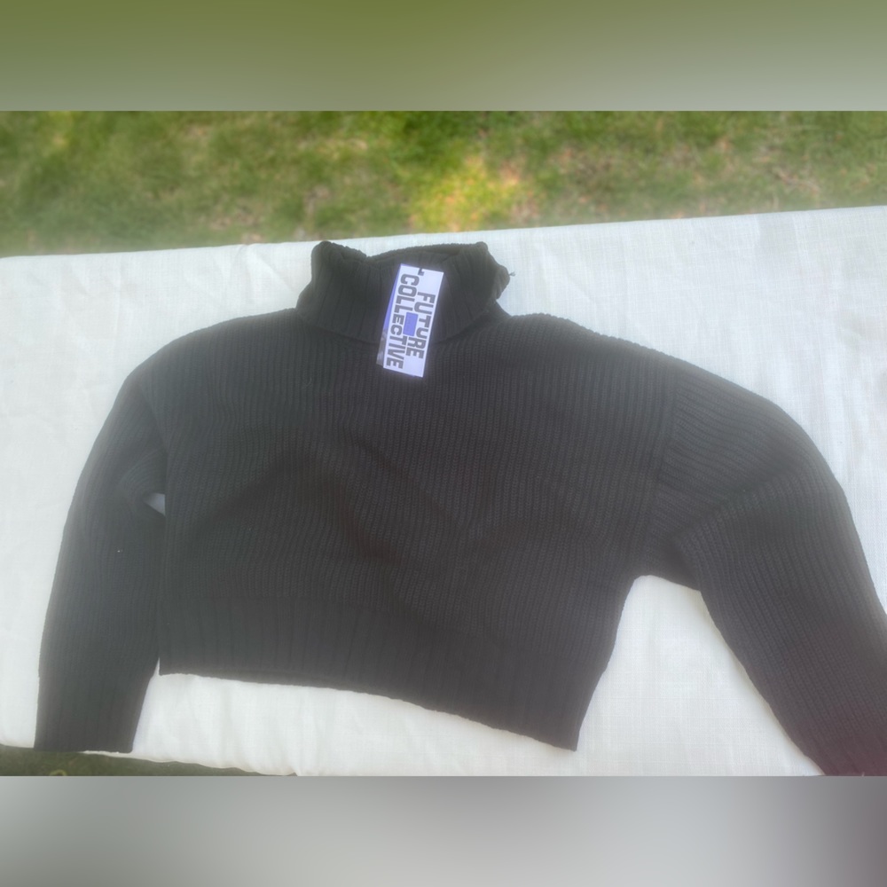 Women’s Future Collection Sweater NWT - Picture 8 of 9